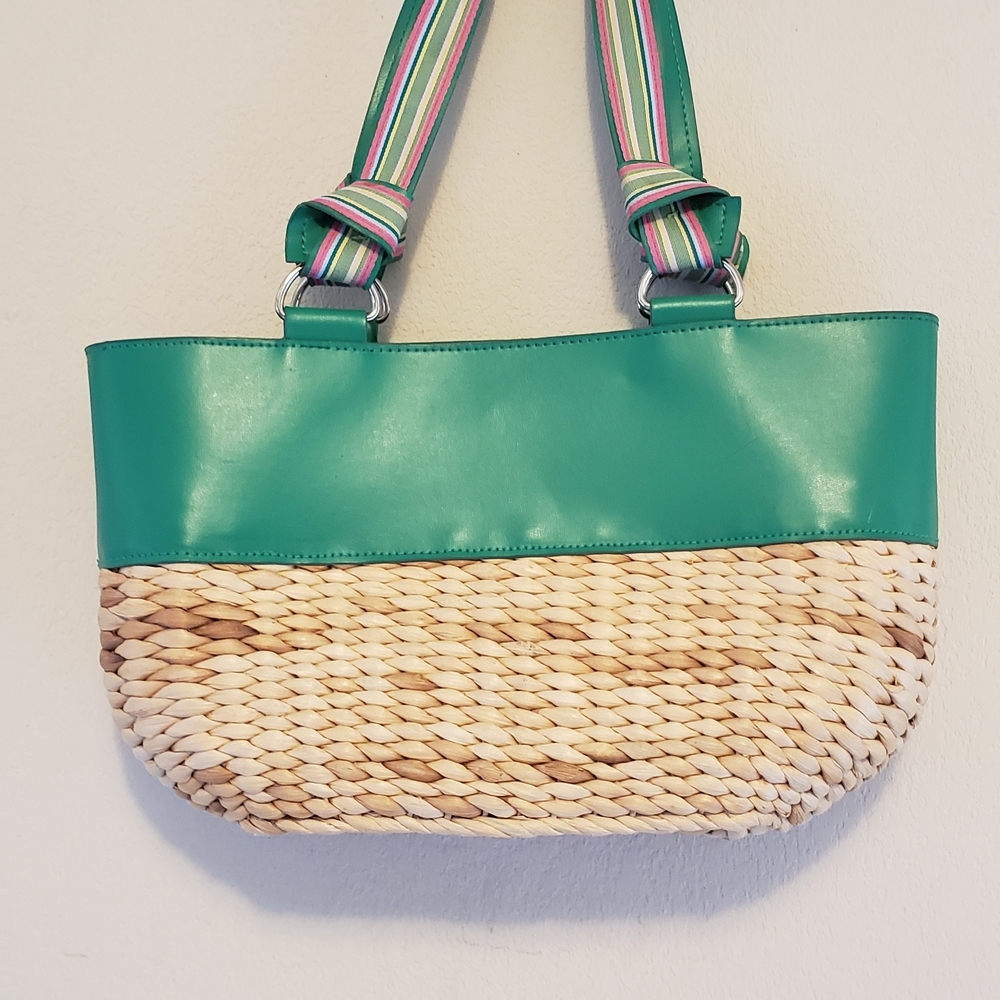 Stylish Green and Tan Shoulder Bag - Picture 1 of 3
